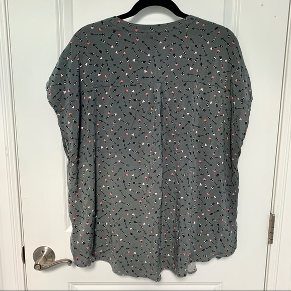 Torrid Button Down Arrow Top Size 2x - Picture 5 of 8